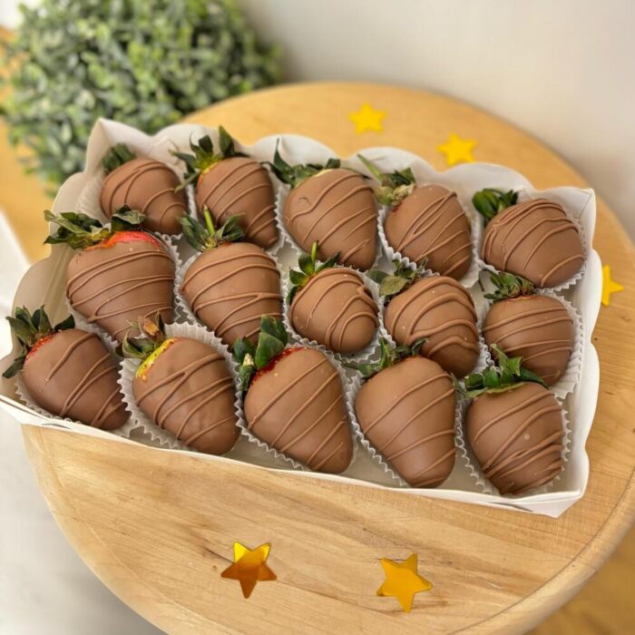 Клубника в молочном бельгийском шоколаде Sweets (15шт)