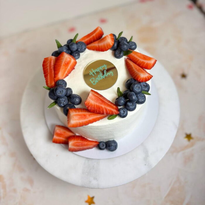 Торт ягодный с топпером Happy birthday (1кг)