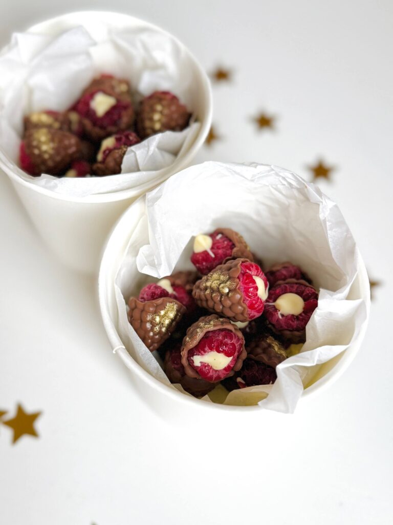 Малина с молочным и белым шоколадом